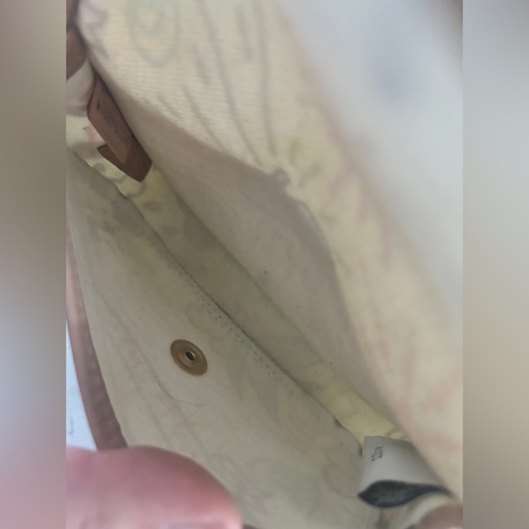 Dooney & Bourke Disney Parks Wristlet–White Sketch Pattern with Tinker Bell- EUC - Picture 13 of 13